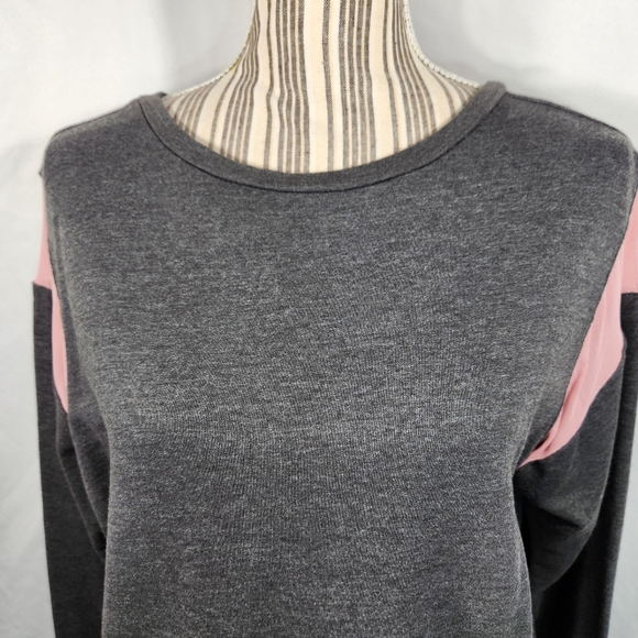Pro Player Grey & Pink Mesh/Netting Accents Long Sleeve Top Size Medium - Picture 2 of 9